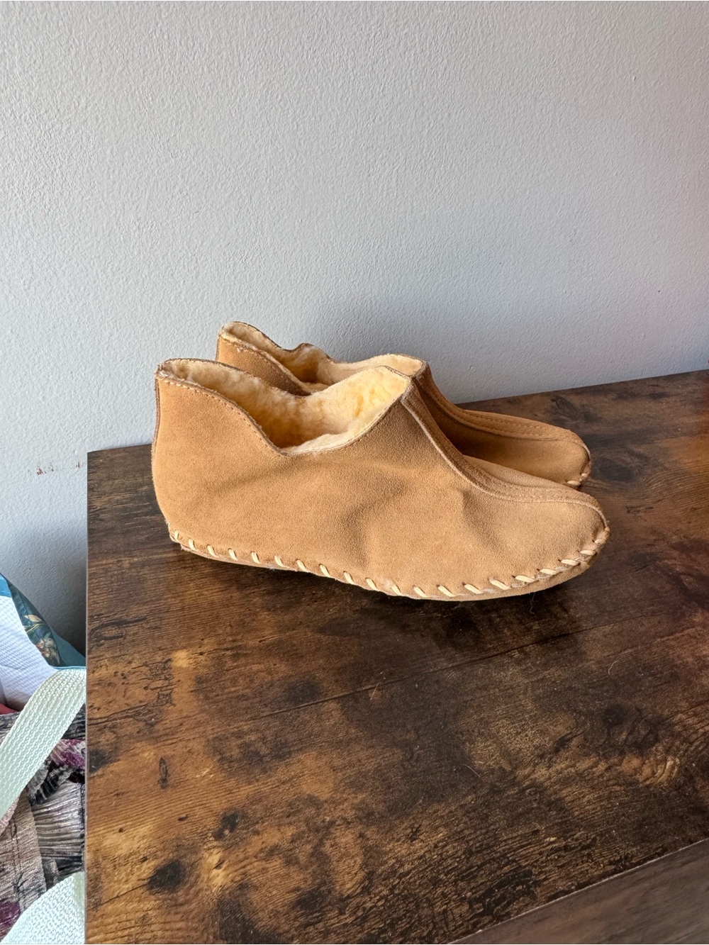 Vintage Sioux Mox by Tru-Stitch Shearling Lined Suede Moccasin Bootie Slippers